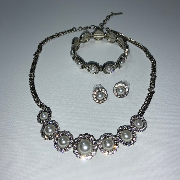 Necklace, Bracelet & Earrings Set - Picture 5 of 6